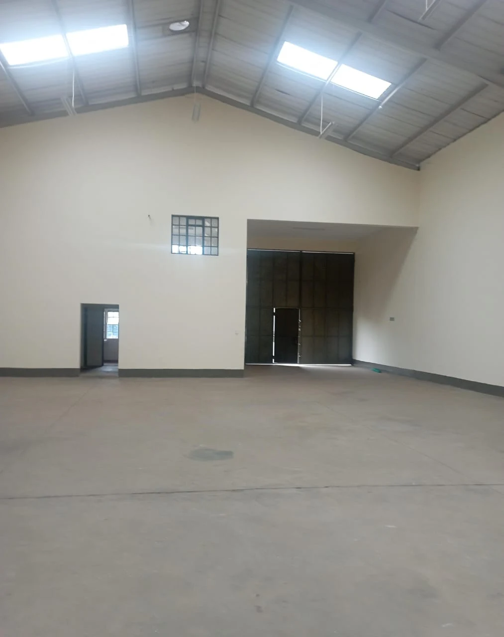 Spacious Warehouse and Office Space along Airport North Road